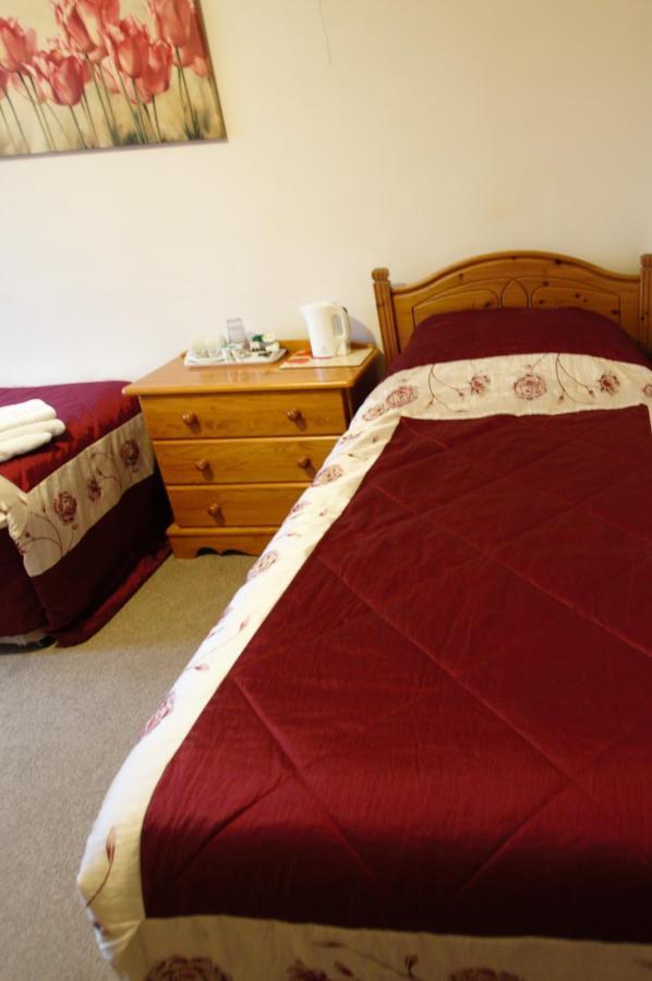 Dove House Bed and Breakfast Bishop's Cleeve Exteriör bild
